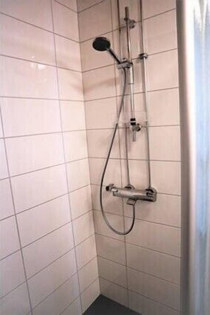Deluxe Apartment, 1 Bedroom, Kitchen, City View | Bathroom shower