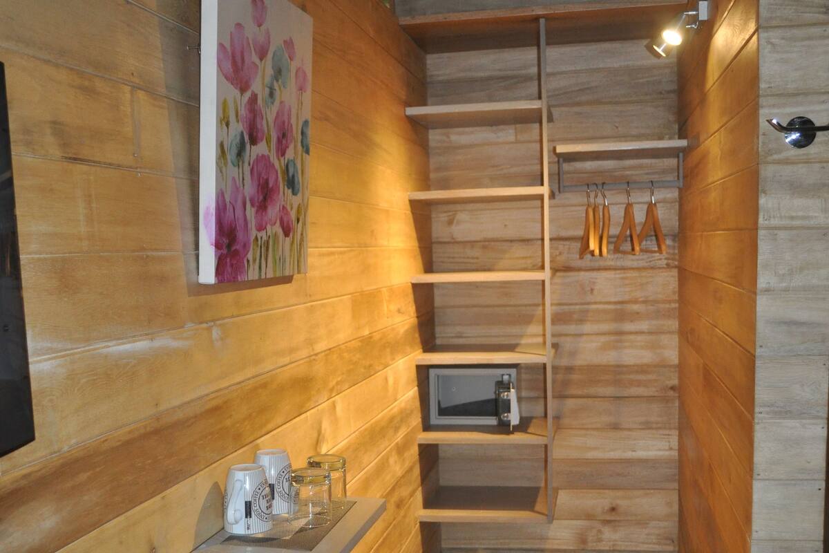 1 bedroom, premium bedding, in-room safe, desk