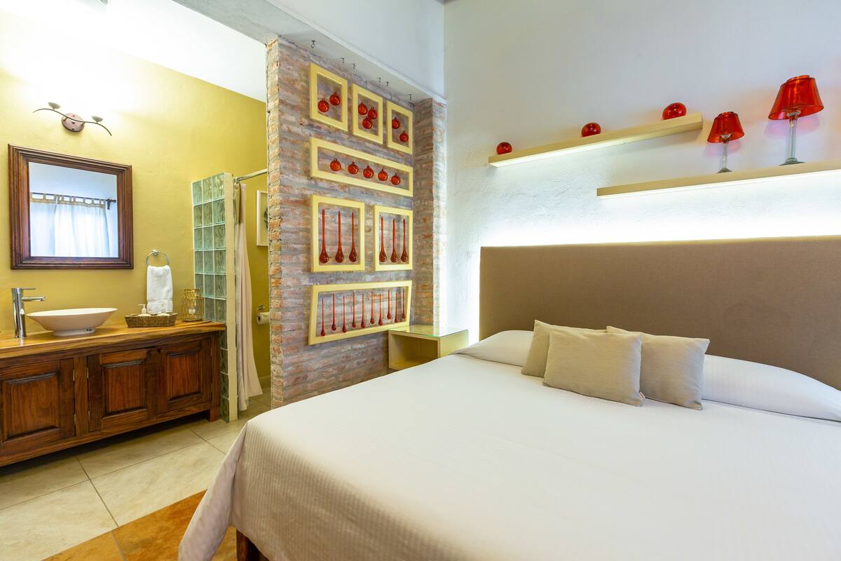 WiFi (free), bed sheets