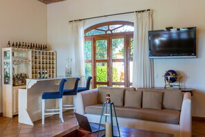 Bar (on property) - Grand Las Nubes by Inmense (San Miguel de Allende)