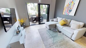 Lägenhet - 1 kingsize-säng - utsikt mot trädgården (Palmares A04- 1Bedroom exquisite) | Vardagsrum | Platt-tv