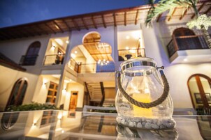 Façade de l’hébergement - soirée/nuit