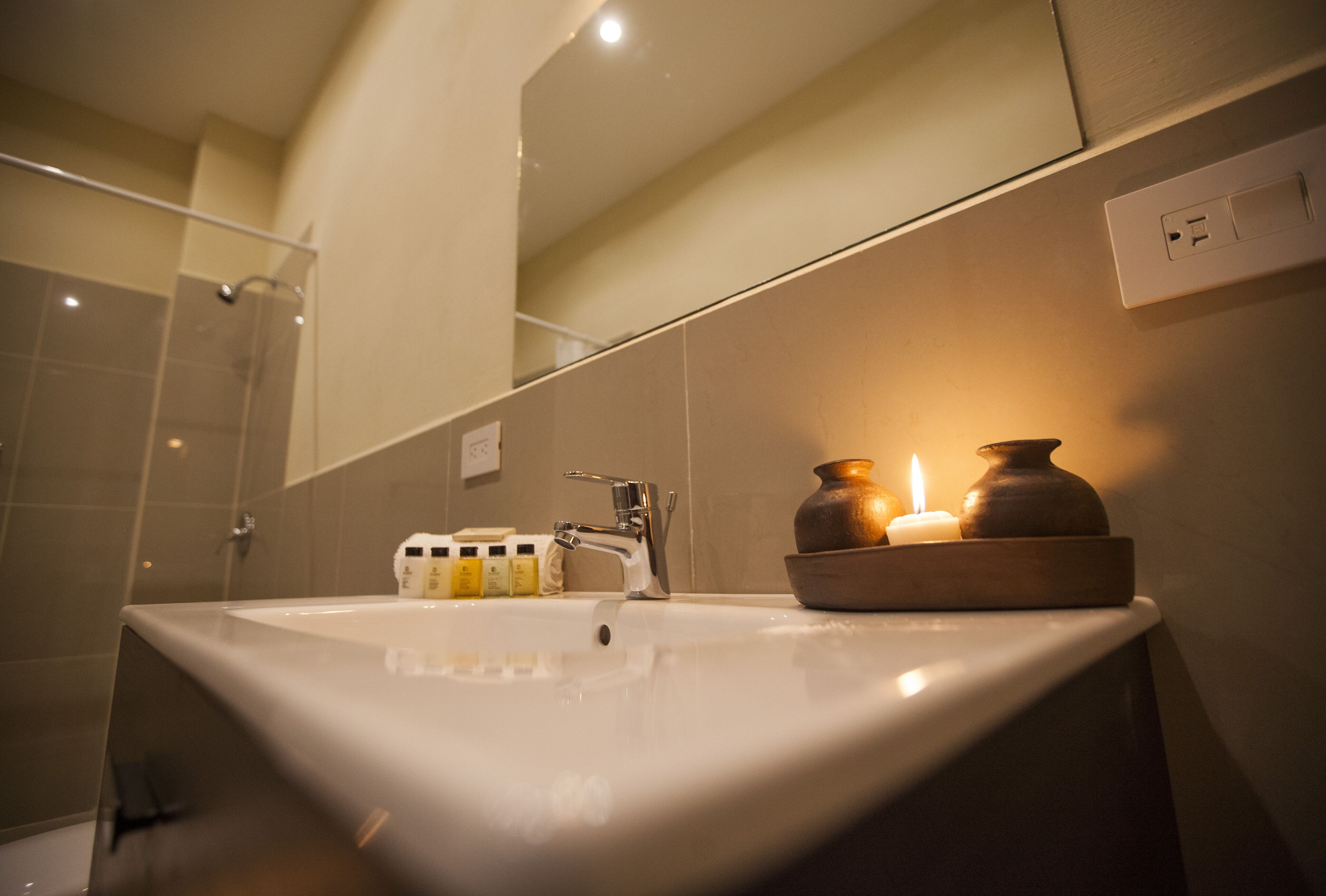 shower, free toiletries, hair dryer, towels