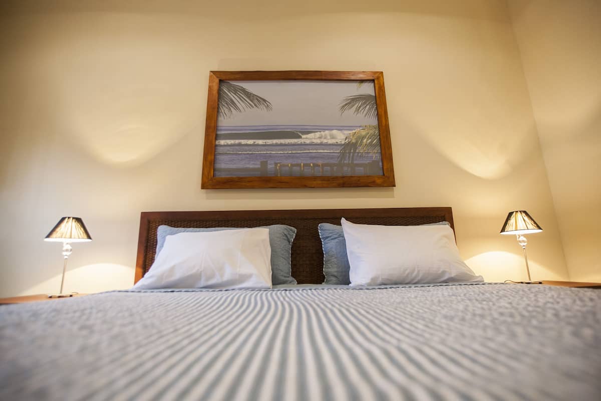 2 bedrooms, Egyptian cotton sheets, premium bedding, pillow-top beds