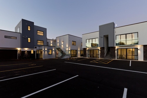 2 on Whiteleigh and 239 on Lincoln Motel