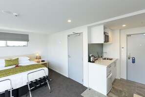 Microwave, electric kettle, cookware/dishes/utensils - 2 on Whiteleigh and 239 on Lincoln Motel (Christchurch)