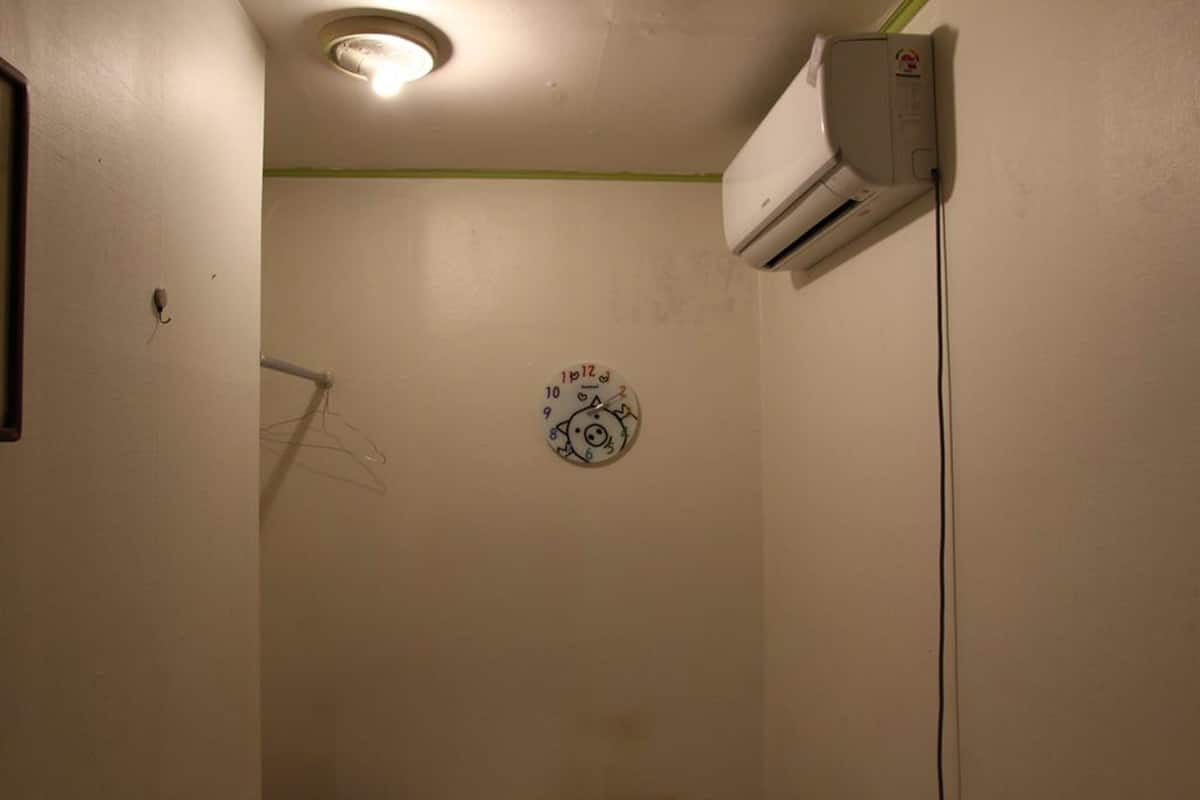 Single Room | Iron/ironing board, free WiFi