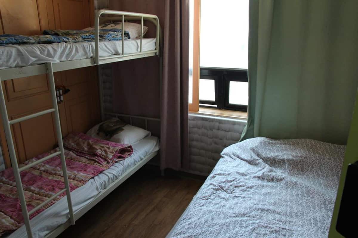 Triple Room | Iron/ironing board, free WiFi