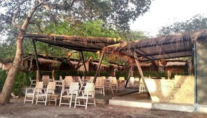Breakfast, lunch and dinner served - Little Hut (Ranong)