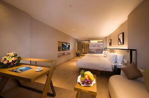 Minibar, desk, blackout curtains, iron/ironing board - The Hotel V Confucius Temple (Nanjing)