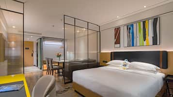 Premium Suite | 1 bedroom, minibar, in-room safe, desk