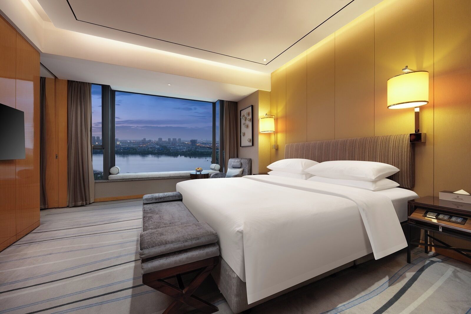 Suite superior | Roba de llit d'alta qualitat, cobrellits i minibar 