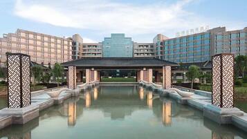 Vista frontal de la propiedad