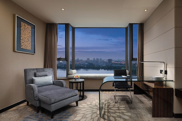 Executive King Size Bed Lake View Room | Premium bedding, down comforters, minibar, in-room safe