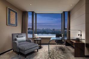 Executive King Size Bed Lake View Room | Premium bedding, down comforters, minibar, in-room safe