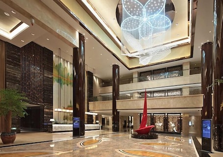 Lobby. Luan Suntone Plaza Hotel
