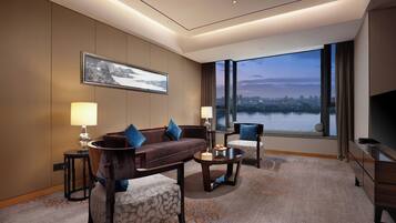 Deluxe Suite King Size Bed Lake View Room | Premium bedding, down comforters, minibar, in-room safe