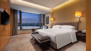 Deluxe Suite King Size Bed Lake View Room | Premium bedding, down comforters, minibar, in-room safe