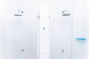 Bathroom shower - Tarasa Hostel (Pasay)