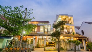 A two-story building with a sign reading "An Bang Beach Dolphin". - An Bang Beach Dolphin Homestay Hoi An (Da Nang)