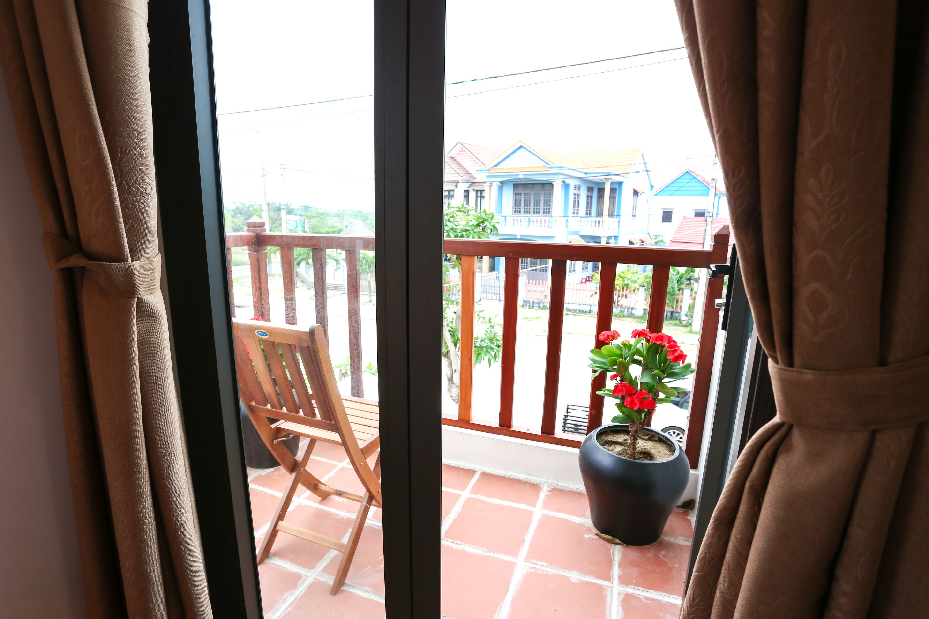 superior double room, 1 double bed, balcony | minibar, in-room safe, desk, laptop workspace