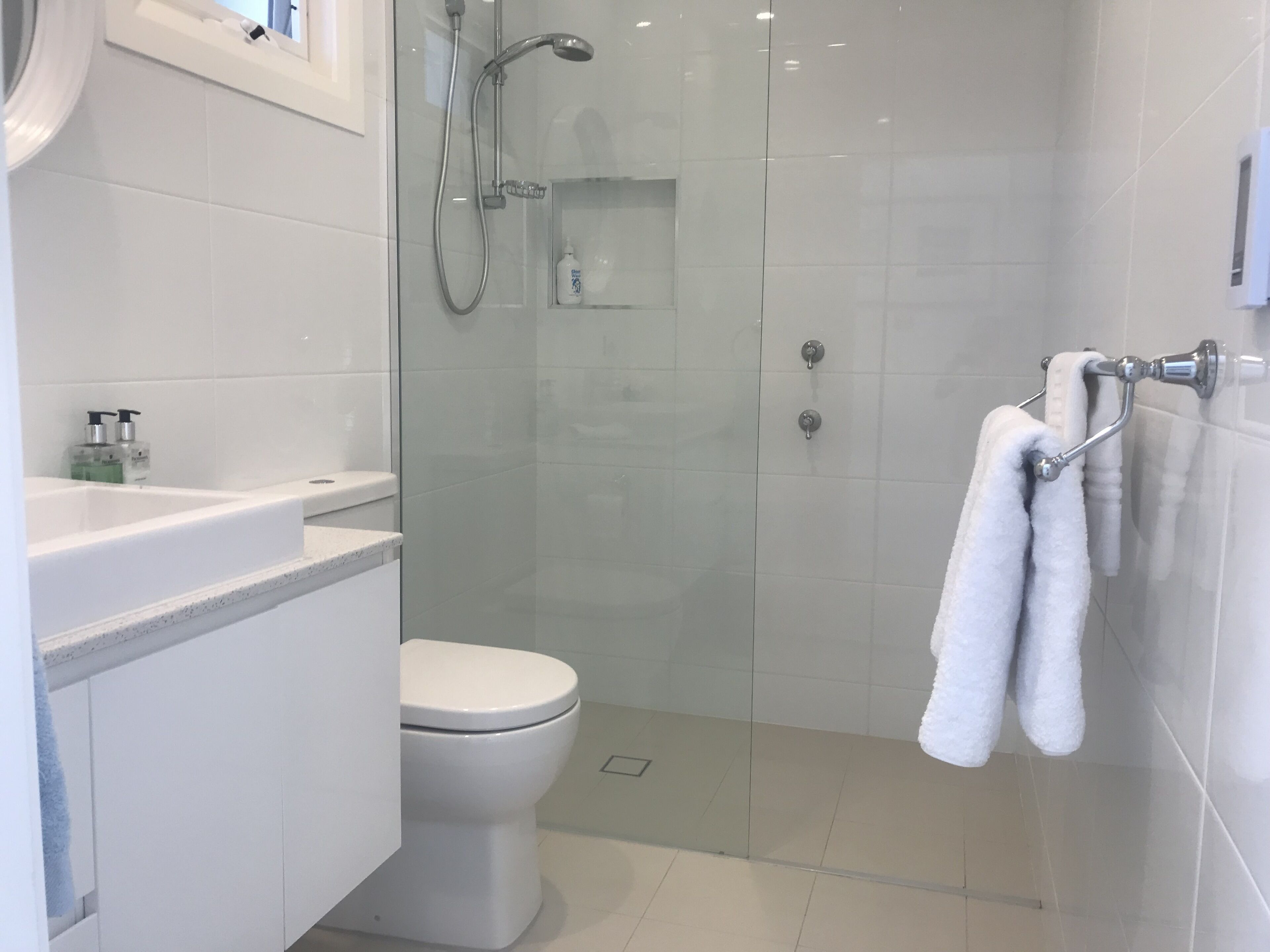 Studio 19 @ 19 Kite St  | Bathroom | Shower, rainfall showerhead, towels