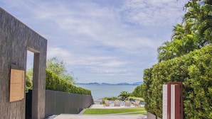 Property grounds - Baan Plai Haad Beachfront Condominium (Pattaya)