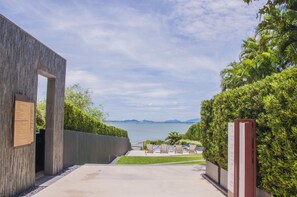 Property grounds - Baan Plai Haad Beachfront Condominium (Pattaya)