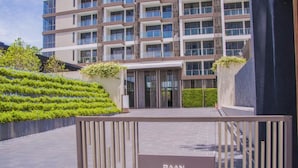 Property grounds - Baan Plai Haad Beachfront Condominium (Pattaya)