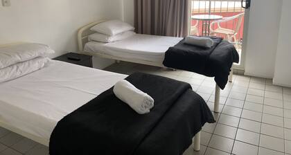 Airlie Waterfront Accomodation - Hostel