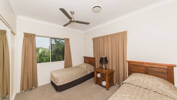 Deluxe Apartment, 3 Bedrooms, Kitchen | Premium bedding, desk, soundproofing, iron/ironing board