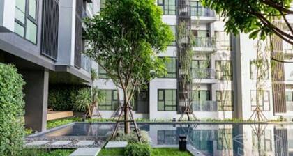Rhythm Sukhumvit 36-38 by Jummie