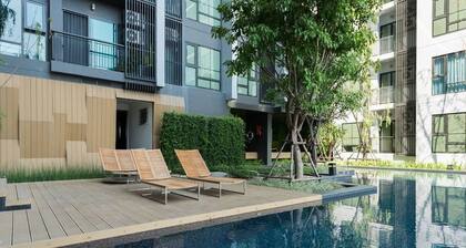 Rhythm Sukhumvit 36-38 by Jummie