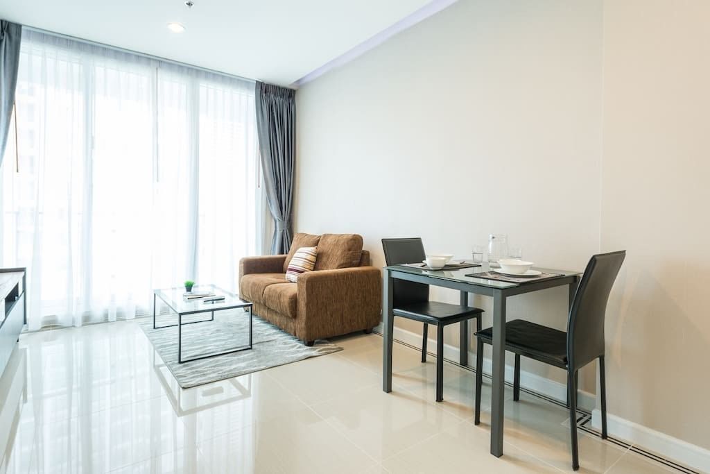 1 Bedroom Condominium | ห้องนั่งเล่น | ทีวีจอแอลซีดี 43 นิ้ว พร้อมช่องดาวเทียม, ทีวี