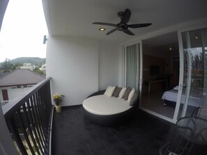 Deluxe-Zimmer, Küche | Balkon