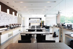 供應早餐、午餐、晚餐；印尼菜