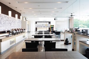 Breakfast, lunch, dinner served; Indonesian cuisine 