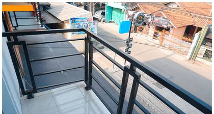 Budi House & Food Station