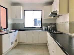 Private kitchen - Sunset & Seaview Vacation Condos at Marina Court Resort Condo (Kota Kinabalu)