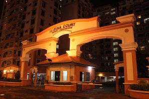 Interior entrance - Sunset & Seaview Vacation Condos at Marina Court Resort Condo (Kota Kinabalu)