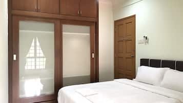 1 bedroom, individually decorated, individually furnished, desk