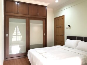 1 bedroom, individually decorated, individually furnished, desk - Sunset & Seaview Vacation Condos at Marina Court Resort Condo (Kota Kinabalu)