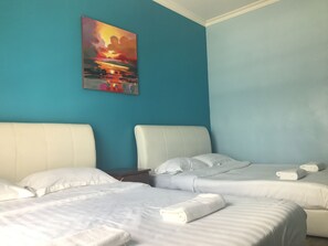 Superior Apartment, 3 Bedrooms, Kitchen, Partial Sea View - Sunset & Seaview Vacation Condos at Marina Court Resort Condo (Kota Kinabalu)