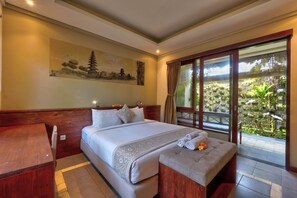 Escritorio, cortinas blackout, wifi gratis y ropa de cama