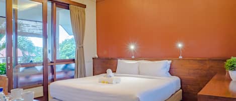 مكتب وستائر تعتيم وأسرّة قابلة للطي وواي فاي مجانًا