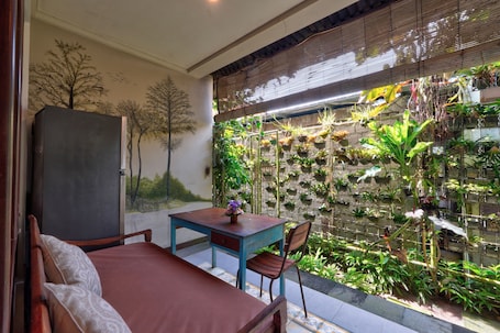 Exterior. Rumah Taman