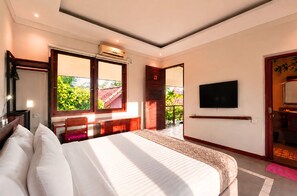 Habitación familiar | Escritorio, cortinas opacas, wifi gratis y ropa de cama