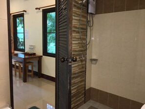 Bathroom shower - Khao Sok Palm Garden Resort (Phanom)