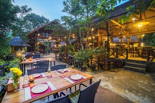 Breakfast, lunch, dinner served; international cuisine 