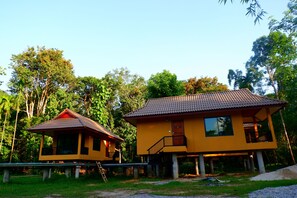 Deluxe Quadruple Room - Art's Riverview Lodge (Phanom)